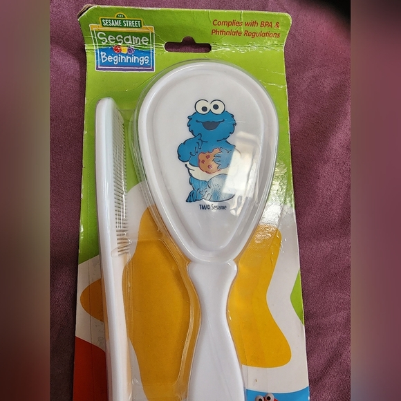 Sesame Street Beginnings Baby Cookie Monster Hair Brush and Comb Set - Picture 3 of 3